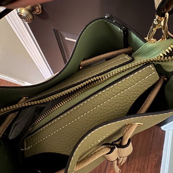 Womens Fashion White and Green Handbag Crossbody multiple handles and straps - Picture 3 of 5